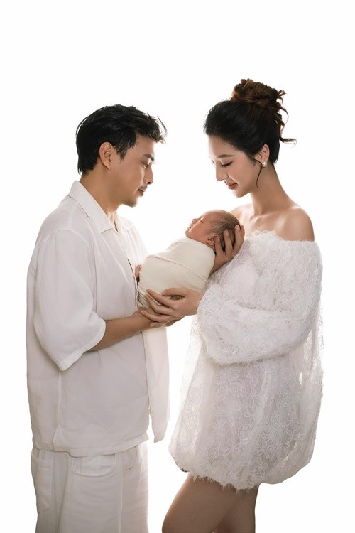 Vo Ho Quang Hieu dien trang phuc xuyen thau sau 4 thang sinh con-Hinh-11