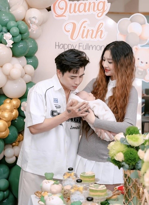 Vo Ho Quang Hieu dien trang phuc xuyen thau sau 4 thang sinh con-Hinh-12