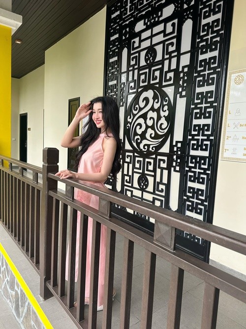 A hau Phuong Nhi va chong lan hiem hoi xuat hien-Hinh-11