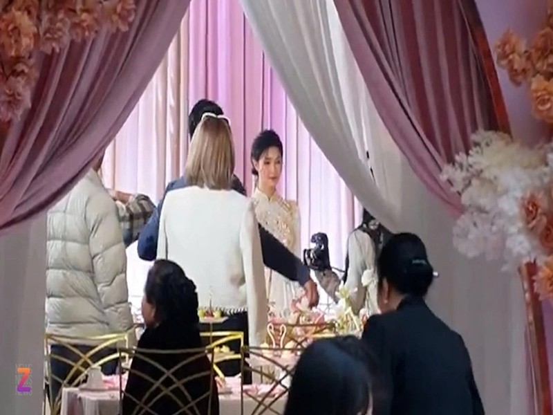 A hau Phuong Nhi va chong lan hiem hoi xuat hien-Hinh-5