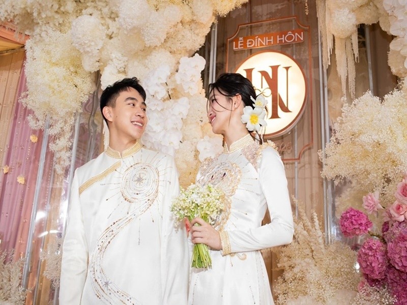 A hau Phuong Nhi va chong lan hiem hoi xuat hien-Hinh-6