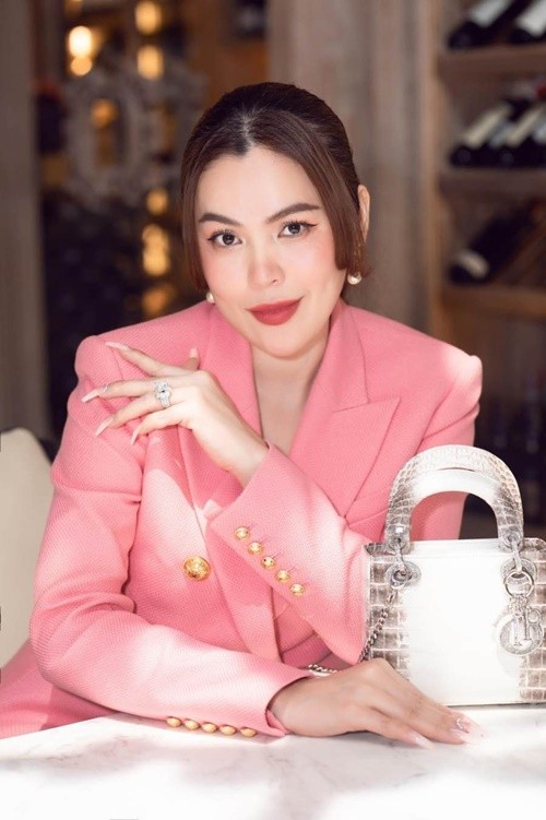 Phuong Le song xa hoa, hanh phuc ben Vu Luan-Hinh-2