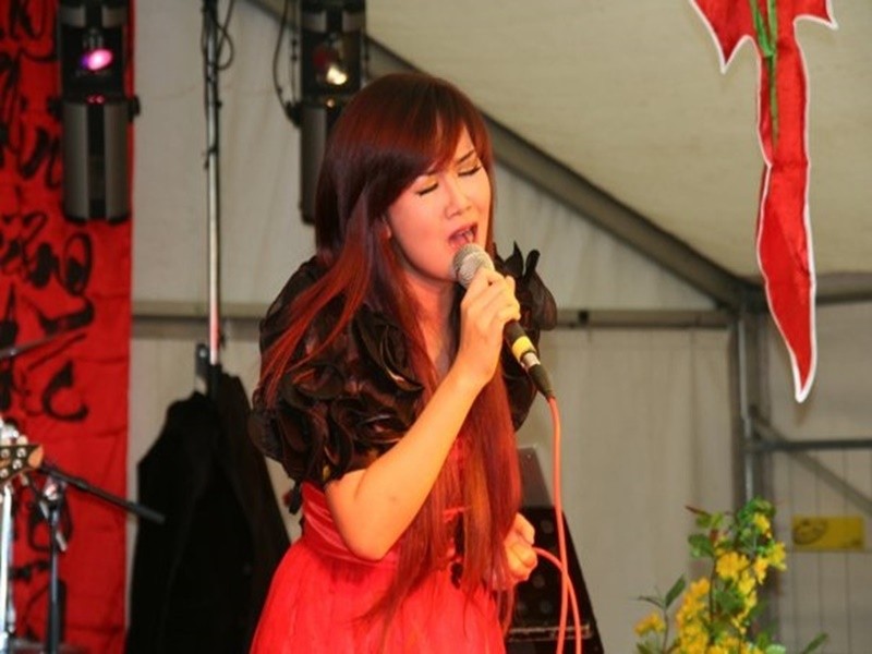 Vo Ha Tram co cuoc song hon nhan vien man-Hinh-4