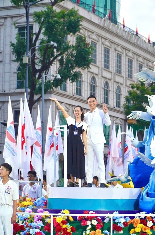 Vo Ha Tram co cuoc song hon nhan vien man
