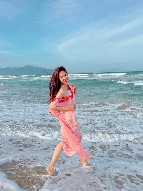 Dinh Ngoc Diep - Minh Ha dep quyen ru khi di bien-Hinh-11