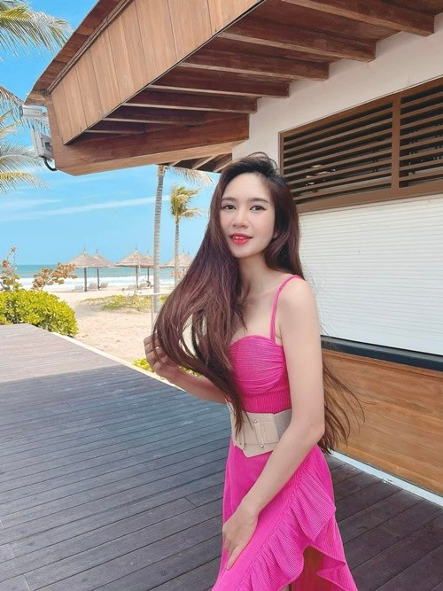 Dinh Ngoc Diep - Minh Ha dep quyen ru khi di bien-Hinh-9
