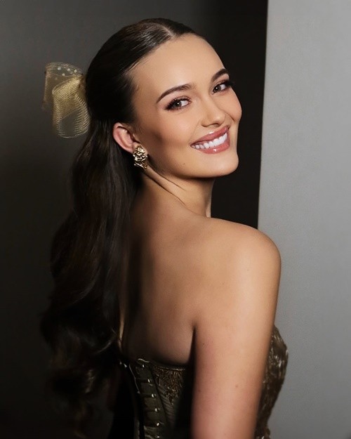 Soi loat doi thu dang gom cua Y Nhi o Miss World 2025-Hinh-6