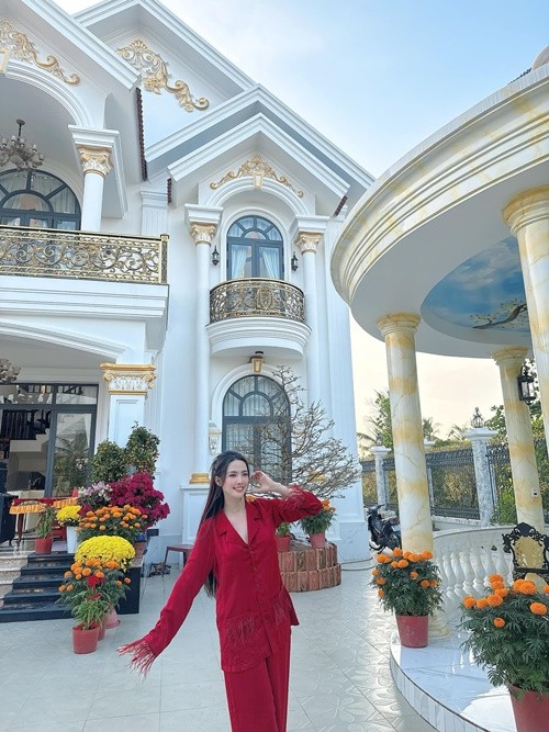 Phan Thi Mo ve biet thu 10 ty don ky nghi cung bo me-Hinh-5