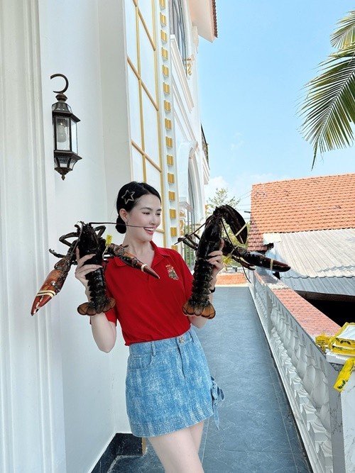 Phan Thi Mo ve biet thu 10 ty don ky nghi cung bo me