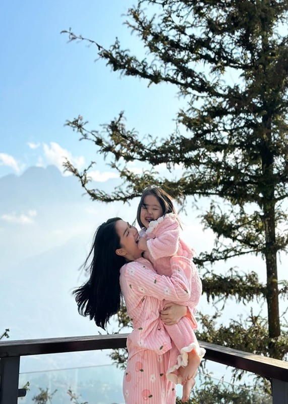 Con gai cua nguoi mau Ngoc Trinh xinh xan, o biet thu 50 ty-Hinh-5