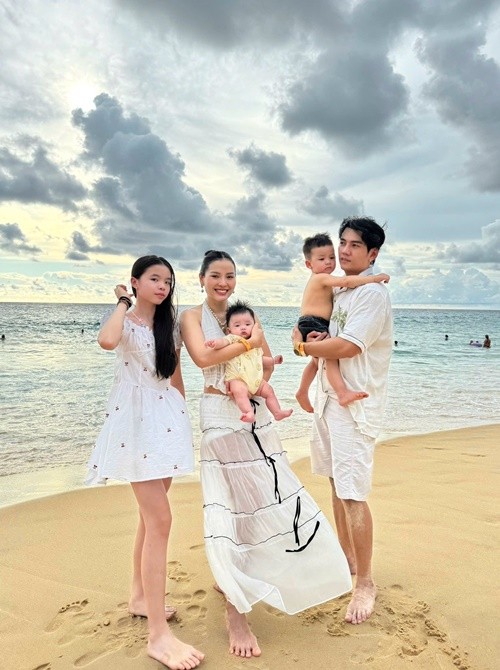 Phuong Trinh Jolie dien bikini khoe eo san chac sau it thang sinh con-Hinh-11