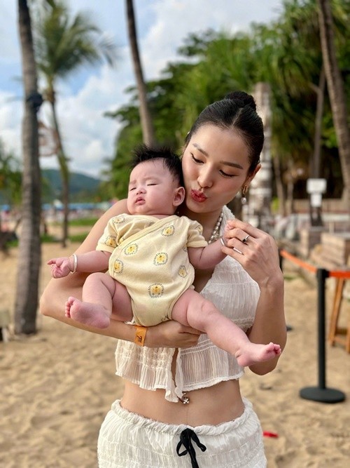 Phuong Trinh Jolie dien bikini khoe eo san chac sau it thang sinh con-Hinh-9