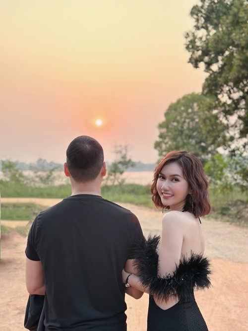 “Bong hong” phim gio vang VTV khoe anh tinh tu ben ban trai-Hinh-4