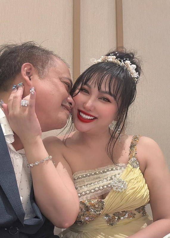 Chuyen tinh ngot ngao cua Phi Thanh Van va ban trai doanh nhan-Hinh-4