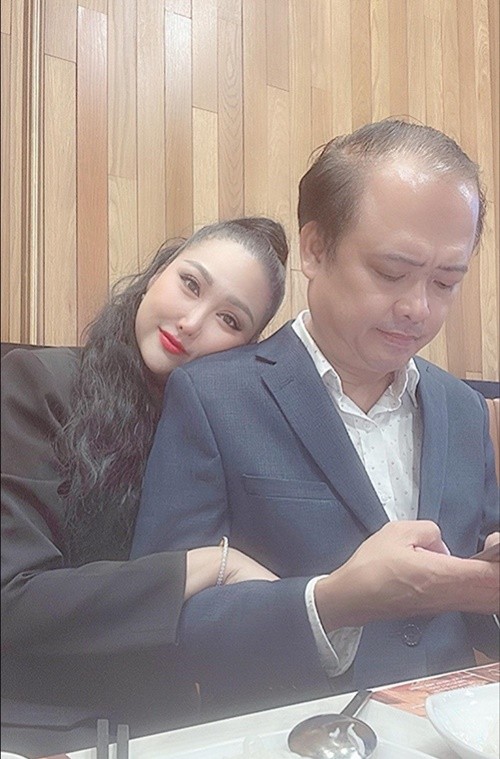 Chuyen tinh ngot ngao cua Phi Thanh Van va ban trai doanh nhan