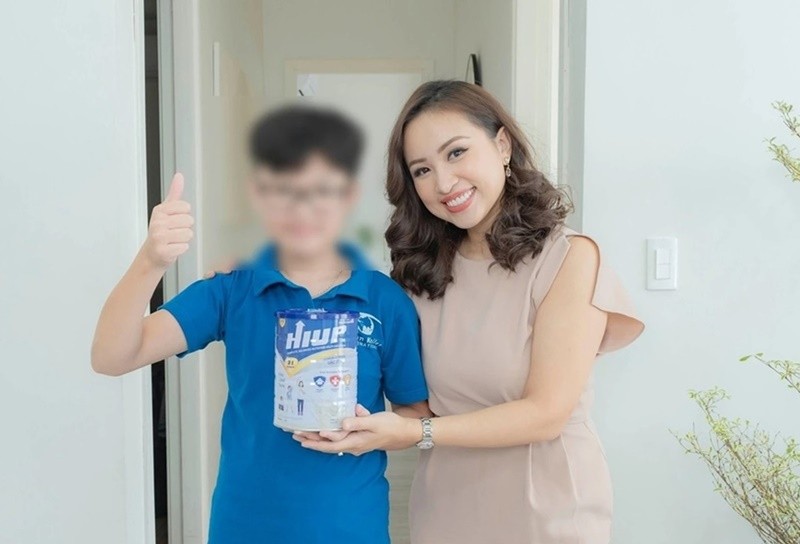 BTV Quang Minh va Van Hugo bi phat vi on ao quang cao sua-Hinh-3