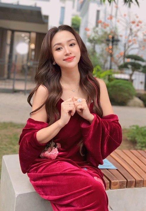 BTV Quang Minh va Van Hugo bi phat vi on ao quang cao sua-Hinh-4