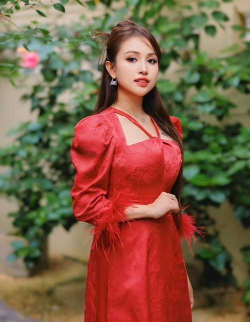 BTV Quang Minh va Van Hugo bi phat vi on ao quang cao sua-Hinh-6