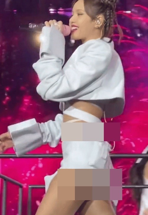 Lisa (BlackPink) dien mot noi y tao bao gay tranh cai-Hinh-4