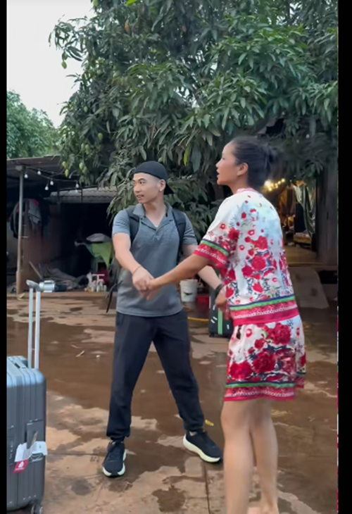 Chong H’hen Nie tan trang ve ngoai sau khi ket hon-Hinh-6