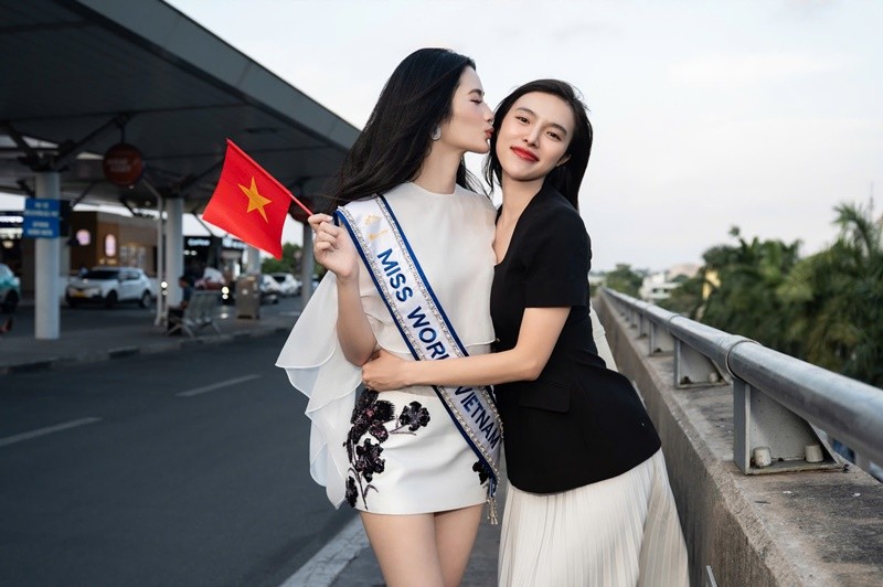 Y Nhi bat khoc khi duoc Luong Thuy Linh dong vien-Hinh-8