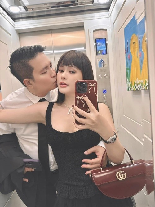 Hon nhan mau hong cua ca si Doan Di Bang va chong doanh nhan-Hinh-7