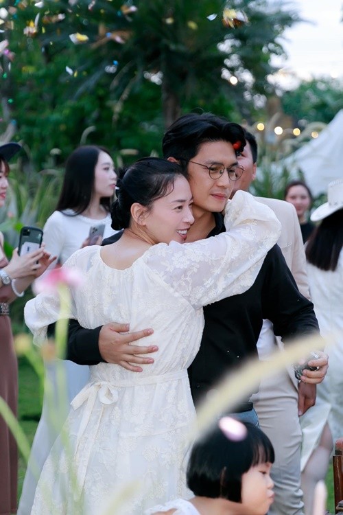 Ngo Thanh Van mang bau sau 3 nam lay chong kem 11 tuoi-Hinh-8