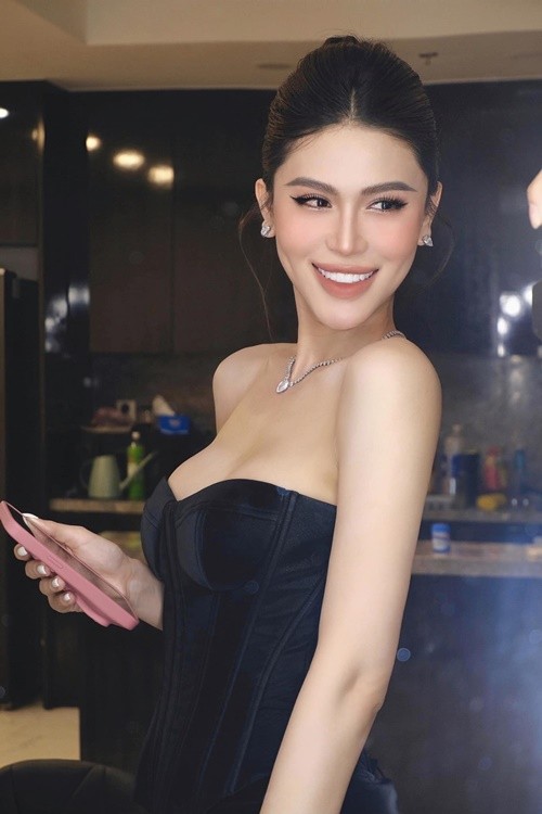 Ai se dang quang Hoa hau Chuyen gioi Viet Nam 2025?