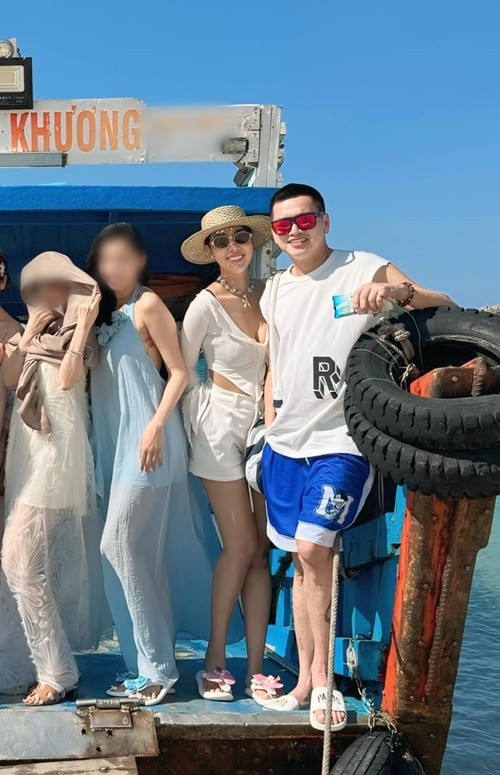 Ban gai Quang Minh mac goi cam sau 6 thang sinh no-Hinh-3