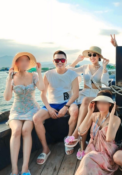 Ban gai Quang Minh mac goi cam sau 6 thang sinh no-Hinh-4