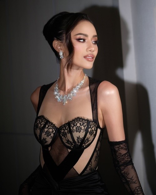 Doi thu Y Nhi mac tao bao, du doan dang quang Miss World-Hinh-3