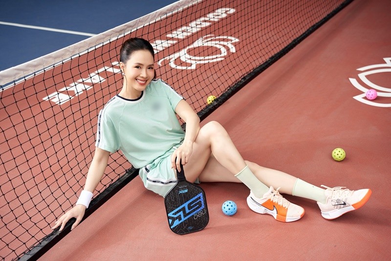 “Nu than man anh” Hong Diem mac goi cam, tre trung tren san pickleball-Hinh-2