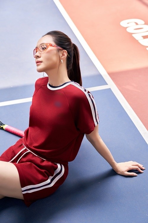 “Nu than man anh” Hong Diem mac goi cam, tre trung tren san pickleball-Hinh-3