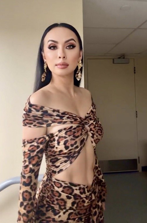My nhan tung dinh nhu sam voi Dan Truong khoe anh bikini-Hinh-4