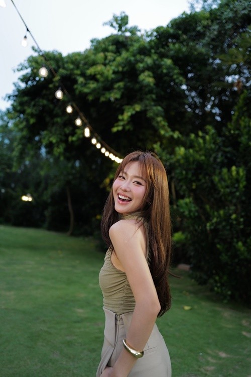 Lo nhan sac that cua Kha Ngan qua camera thuong-Hinh-2