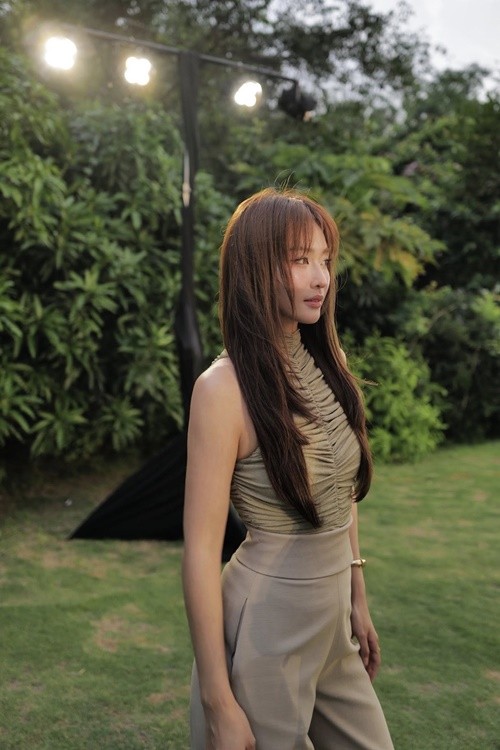 Lo nhan sac that cua Kha Ngan qua camera thuong