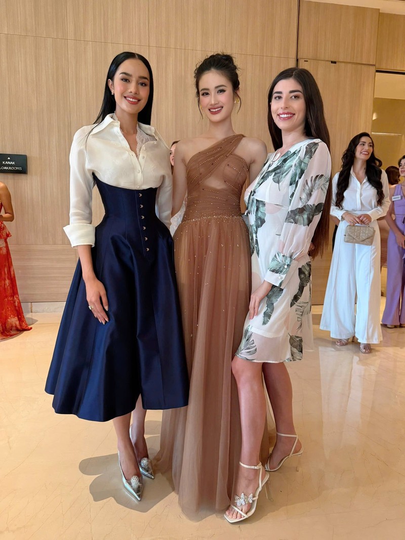 Y Nhi lan xa chup anh cho co ban than o Miss World 2025-Hinh-7