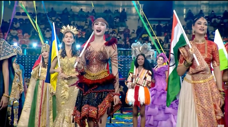 Y Nhi lan xa chup anh cho co ban than o Miss World 2025-Hinh-8