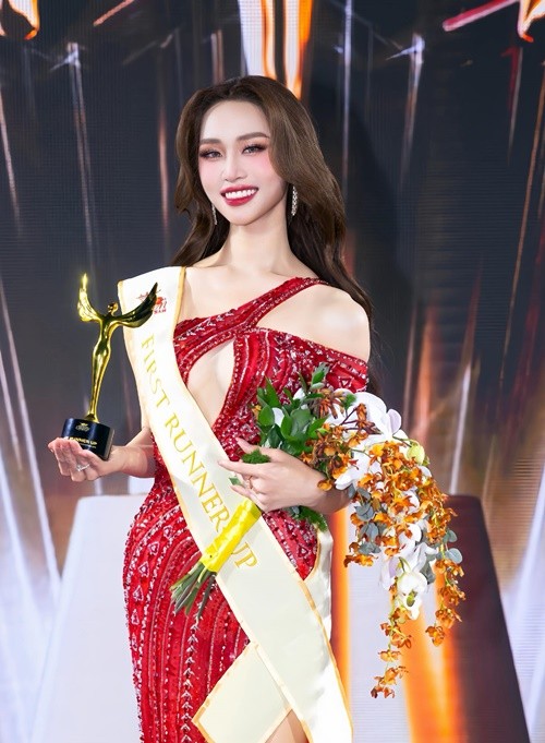 Do sac Ha Tam Nhu va hai a hau chuyen gioi Viet Nam 2025-Hinh-5