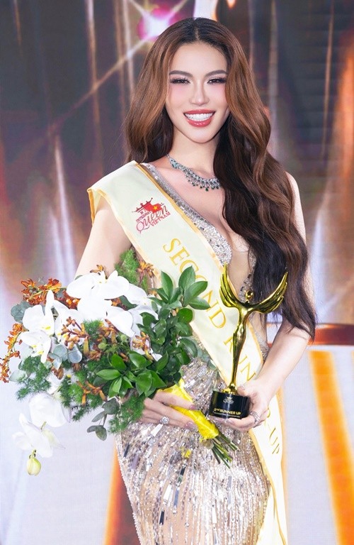Do sac Ha Tam Nhu va hai a hau chuyen gioi Viet Nam 2025-Hinh-9