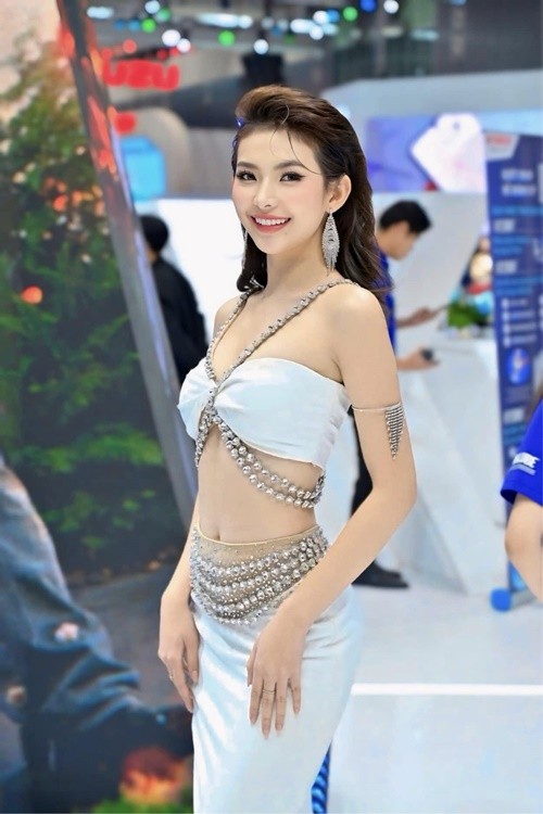 Nang a khoi gay chu y o Hoa hau Hoan vu Viet Nam 2025-Hinh-11