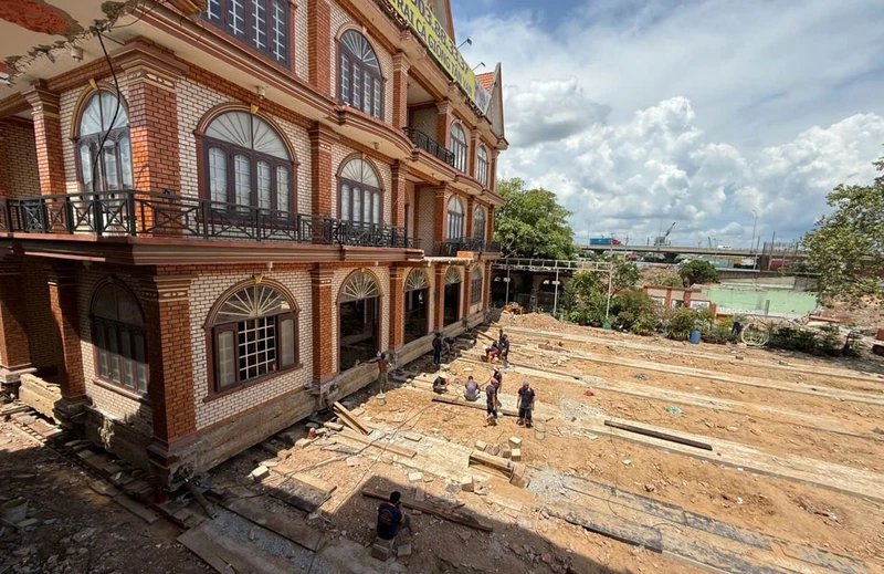 Xem “Than den” di doi nha 1.000 tan o Binh Duong-Hinh-7
