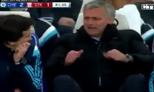 Phan ung hai huoc cua Mourinho trong tran gap Stoke City