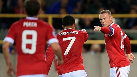 Rooney lap hat-trick giup M.U tro lai vong bang Champions League-Hinh-2