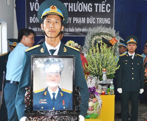 Nghen ngao vinh biet Thieu uy phi cong Pham Duc Trung-Hinh-6