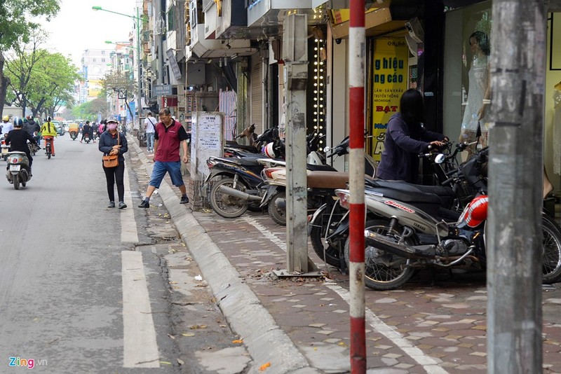 Via he “co nhu khong” tren nhung tuyen pho Ha Noi-Hinh-2