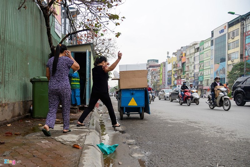 Via he “co nhu khong” tren nhung tuyen pho Ha Noi-Hinh-7