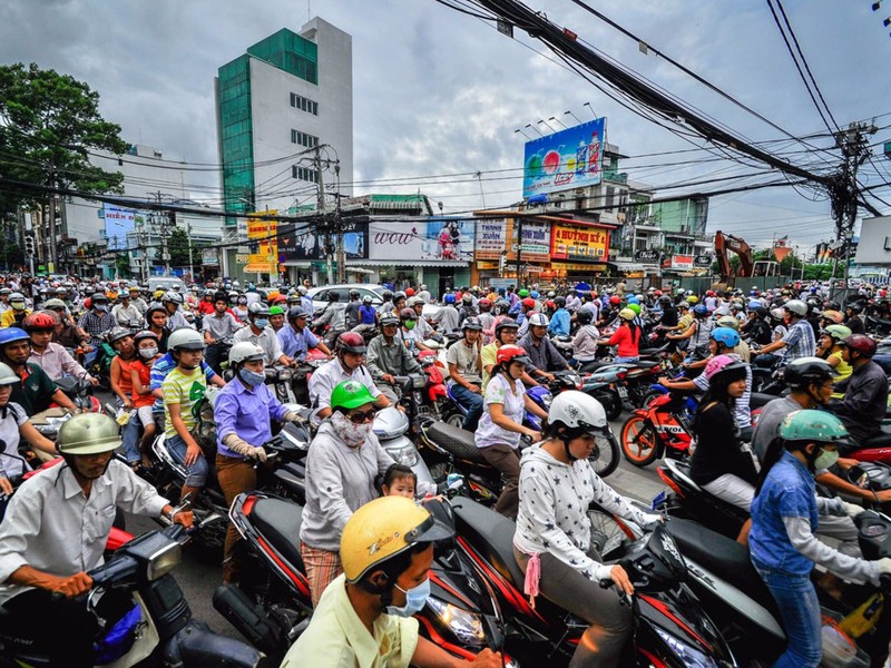 Khach Tay ri tai nhau dieu gi truoc khi toi Viet Nam?-Hinh-4