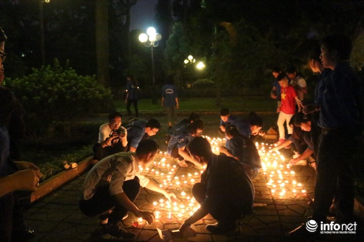 Anh nen lung linh khap nha dai tuong Vo Nguyen Giap trong dem 27/7