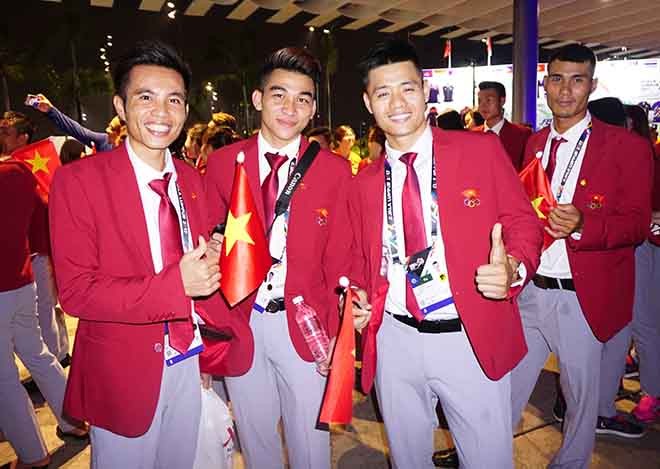 Khai mac SEA Games 29: Trai xinh gai dep doan Viet Nam toa sang-Hinh-9